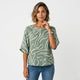 Blusa fluida de escote barco