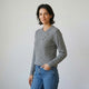 Jersey de punto con botones decorativos | cuello asimétrico | ajuste cómodo con detalle estructural