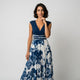 Vestido midi evasé | escote cruzado estilizador | movimiento fluido con presencia elegante