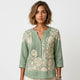 Blusa bordada de escote en pico