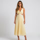 Vestido midi plisado con abertura lateral