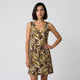 Vestido estampado tropical | escote en pico favorecedor | frescura cómoda para días cálidos