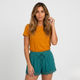 Short fluido con bajo festoneado