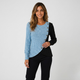 Jersey bicolor con botonadura lateral