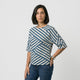 Camiseta geométrica fluida | diseño de líneas diagonales | amplitud cómoda para uso diario