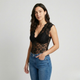 Body de encaje floral | escote en V pronunciado | ajuste definido con efecto estilizador