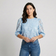 Blusa semitransparente con relieve floral | manga abullonada estructurada | elegancia ligera con presencia cuidada