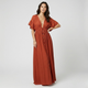 Vestido largo cruzado | cintura ajustable con lazada | silueta definida con caída fluida
