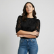 Blusa semitransparente con relieve floral | manga abullonada estructurada | elegancia ligera con presencia cuidada